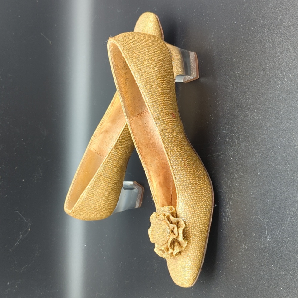 Vintage 60's gold lamé Mr. Easton lucite kitten heels size 8.5